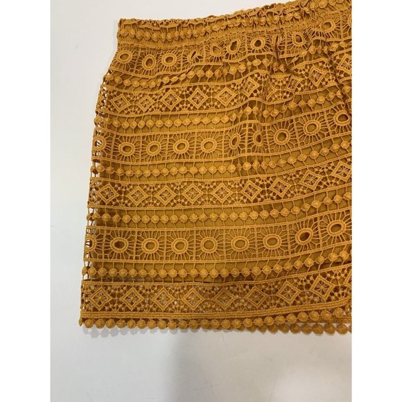 H & M Women’s Shorts With Lace Overlay Size Medium, Lined, Pull-on Gold - Picture 2 of 12